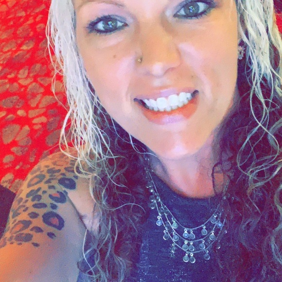 Hit the offer button🎉🎁🎈 - Picture 7 of 8